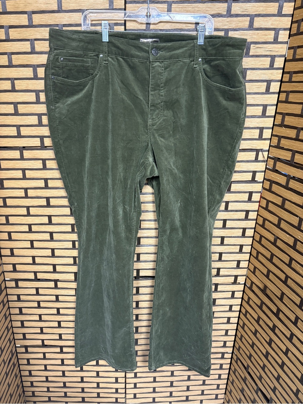 Kut from the Kloth Karen baby boot cut olive green corded jeans size 20W